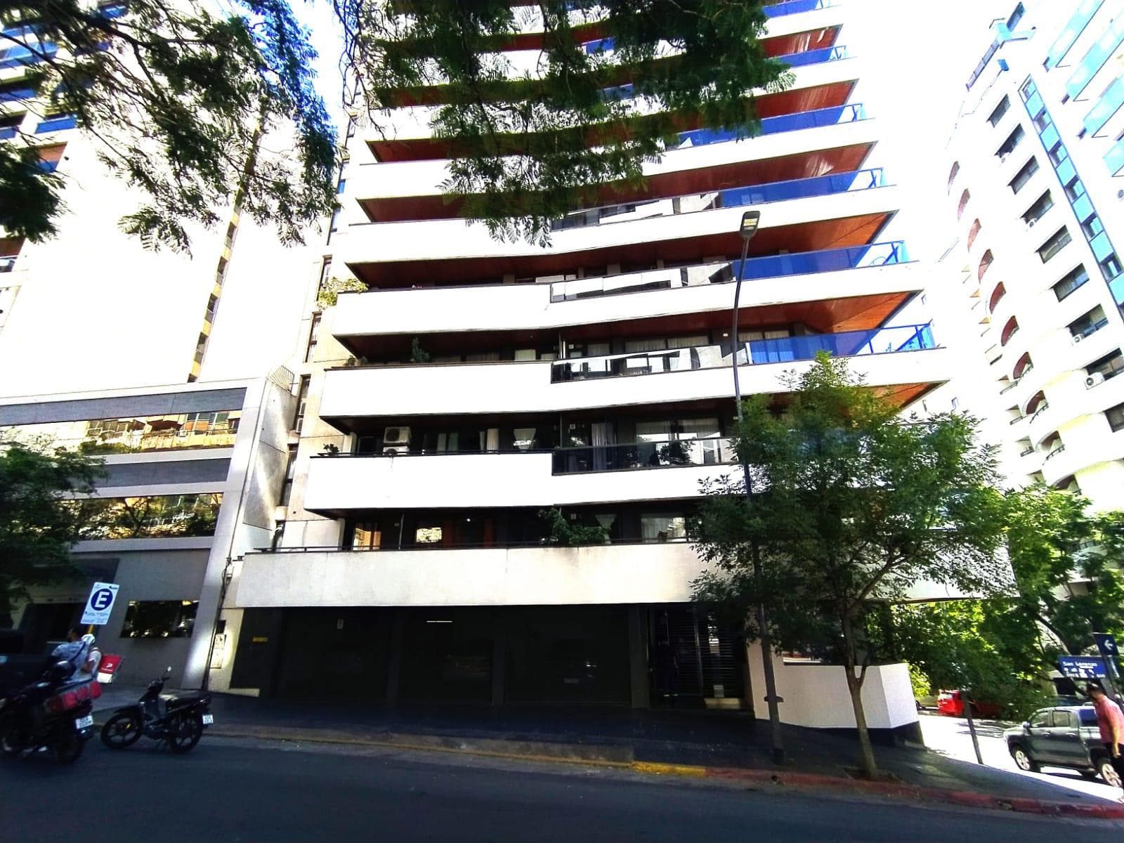 Piso entero a la venta en Nueva Cordoba con cochera – foto 1