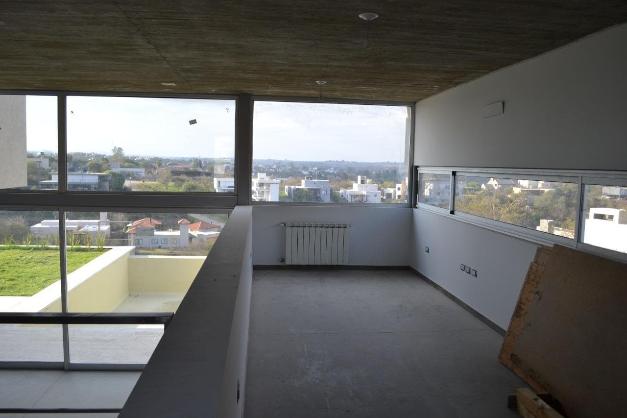 q2 Minimalista óptima orientación y vistas! – foto 4