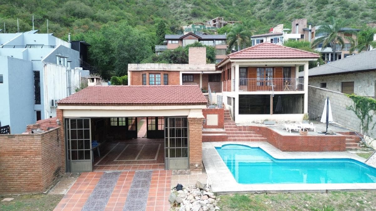 Propiedad Multifamiliar 294m² c/Pileta - Villa Carlos Paz – foto 1